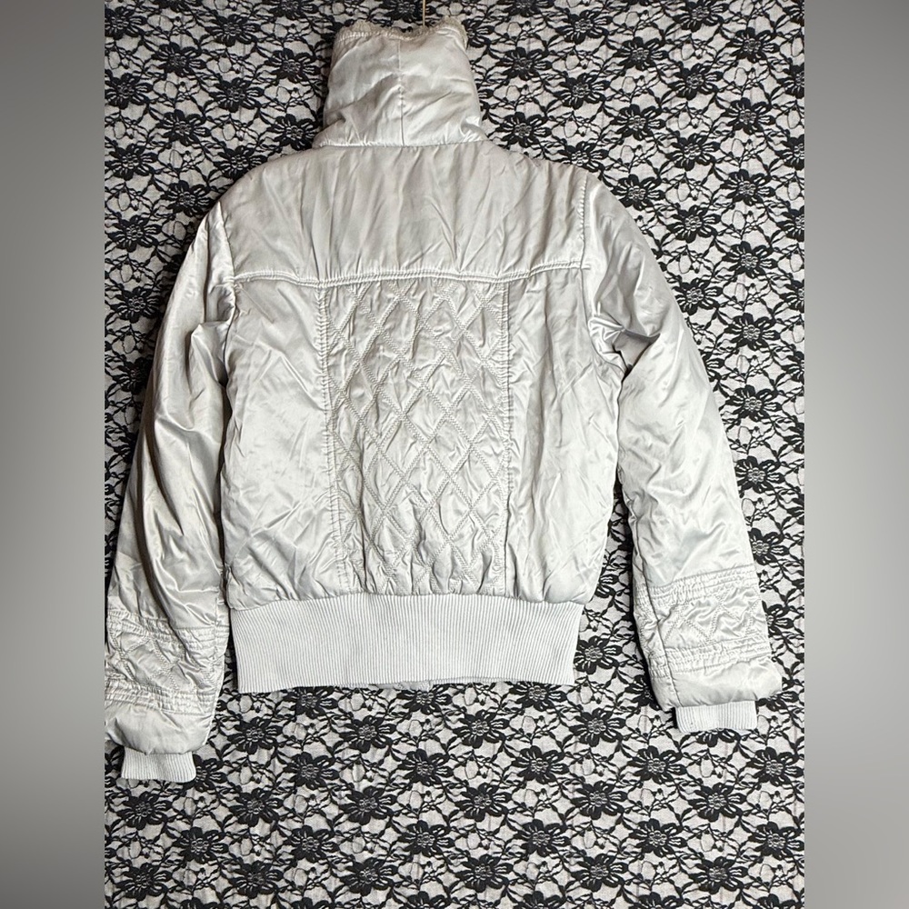 Stylish Quilted White Jacket - Picture 3 of 6